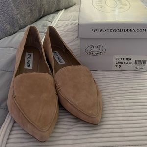 Brand new Steve Madden suede flats! Beautiful light brown color.